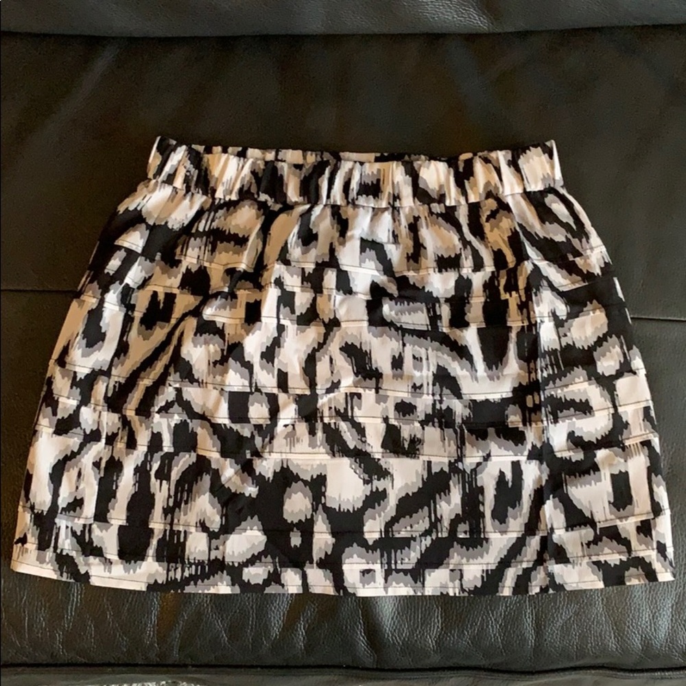 Express bk/wh/gr mini skirt